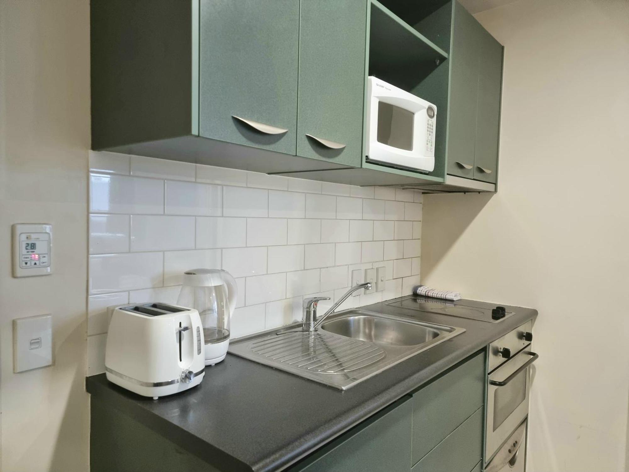 Urban Deco Apartment On Queen Street Auckland Habitación foto