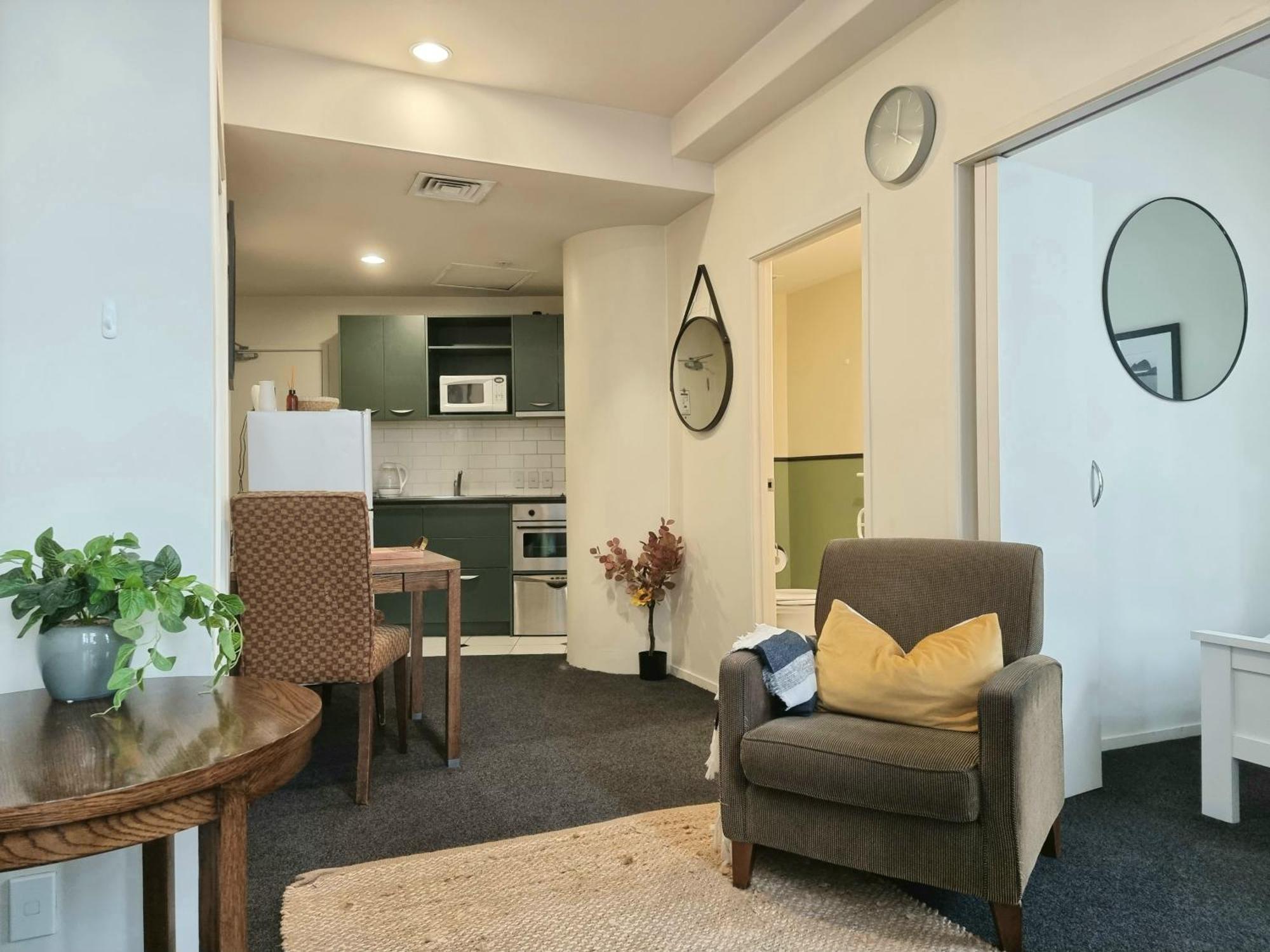 Urban Deco Apartment On Queen Street Auckland Habitación foto